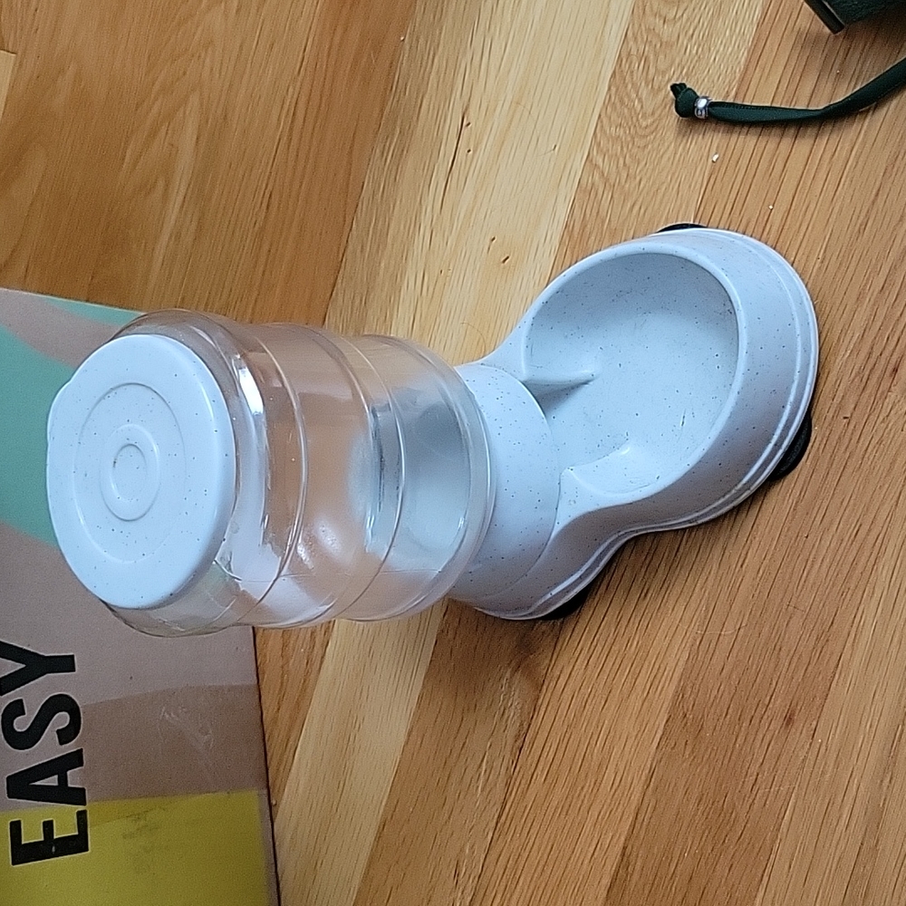 Gravity feeder